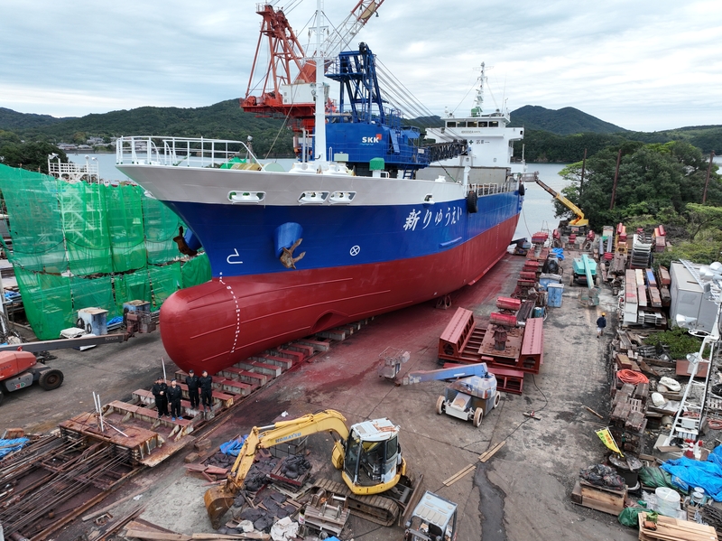 一般貨物兼 砂利運搬船 新りゅうえい